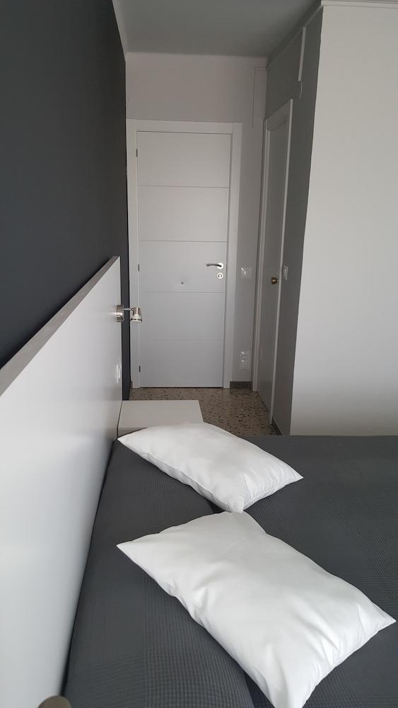 Hostal Can Joanet Cambrils Exterior photo